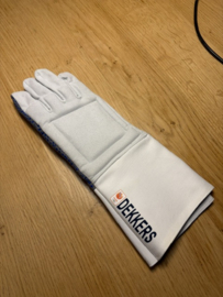 Naam en logo op handschoen