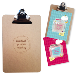 Clipboard 'Wat lach je' met 2 set cards A5