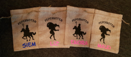 Pepernootzakje met naam (of tekst naar keuze)