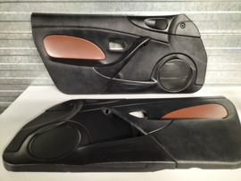 Verkocht = Set 2x Deurpaneel zwart met cognac bruin gebruikt  voor de Mazda MX-5 NBFL
