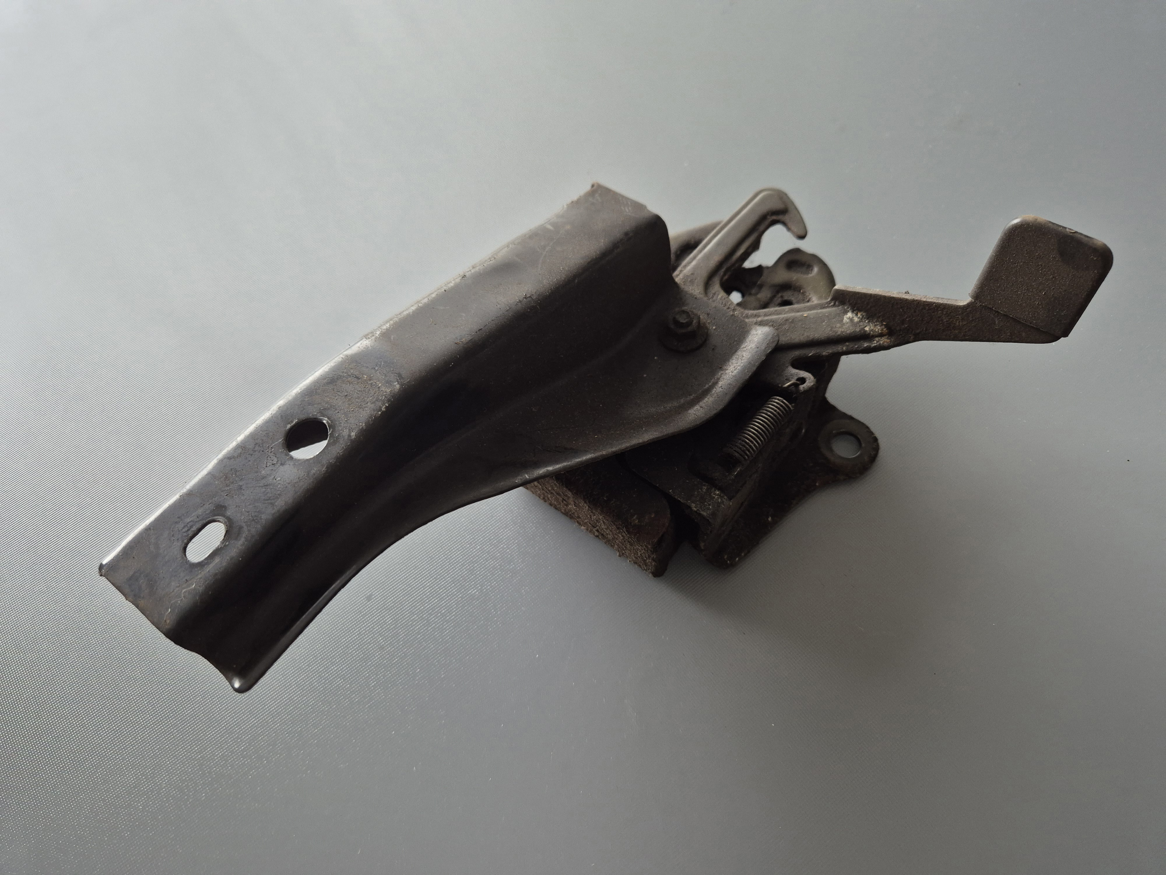 Motorkapslot gebruikt voor de Mazda MX5 NA
