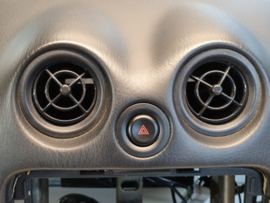 Dashboard camel incl. airbag etc. gebruikt  voor de Mazda MX-5 NBFL