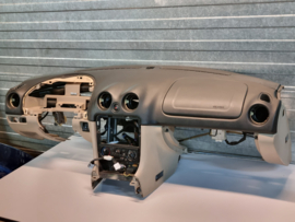 Dashboard beige incl. airbag etc. gebruikt  voor de Mazda MX-5 NB