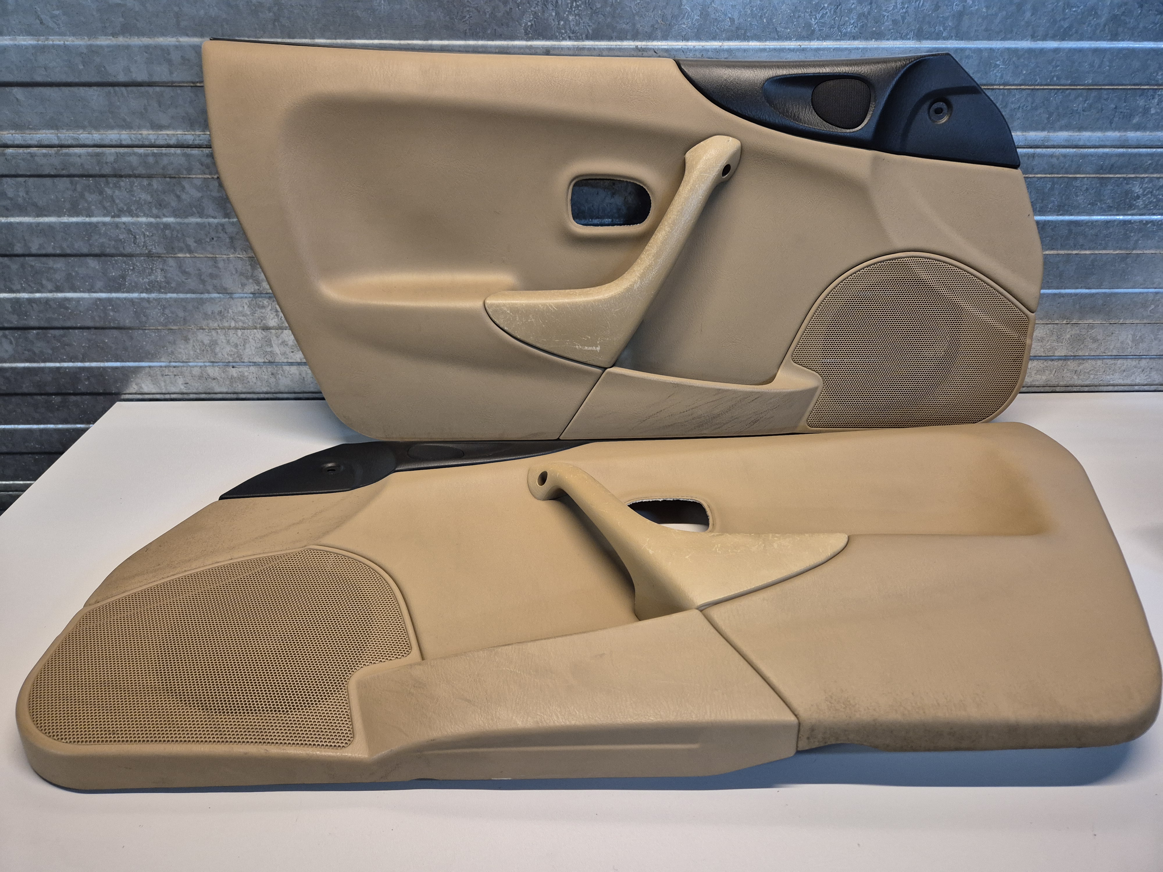 Set 2x Deurpaneel camel gebruikt  voor de Mazda MX-5 NBFL