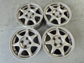 Set 4x Velg met naafkapje zonder band voor de Mazda MX-5 NA 1.8
