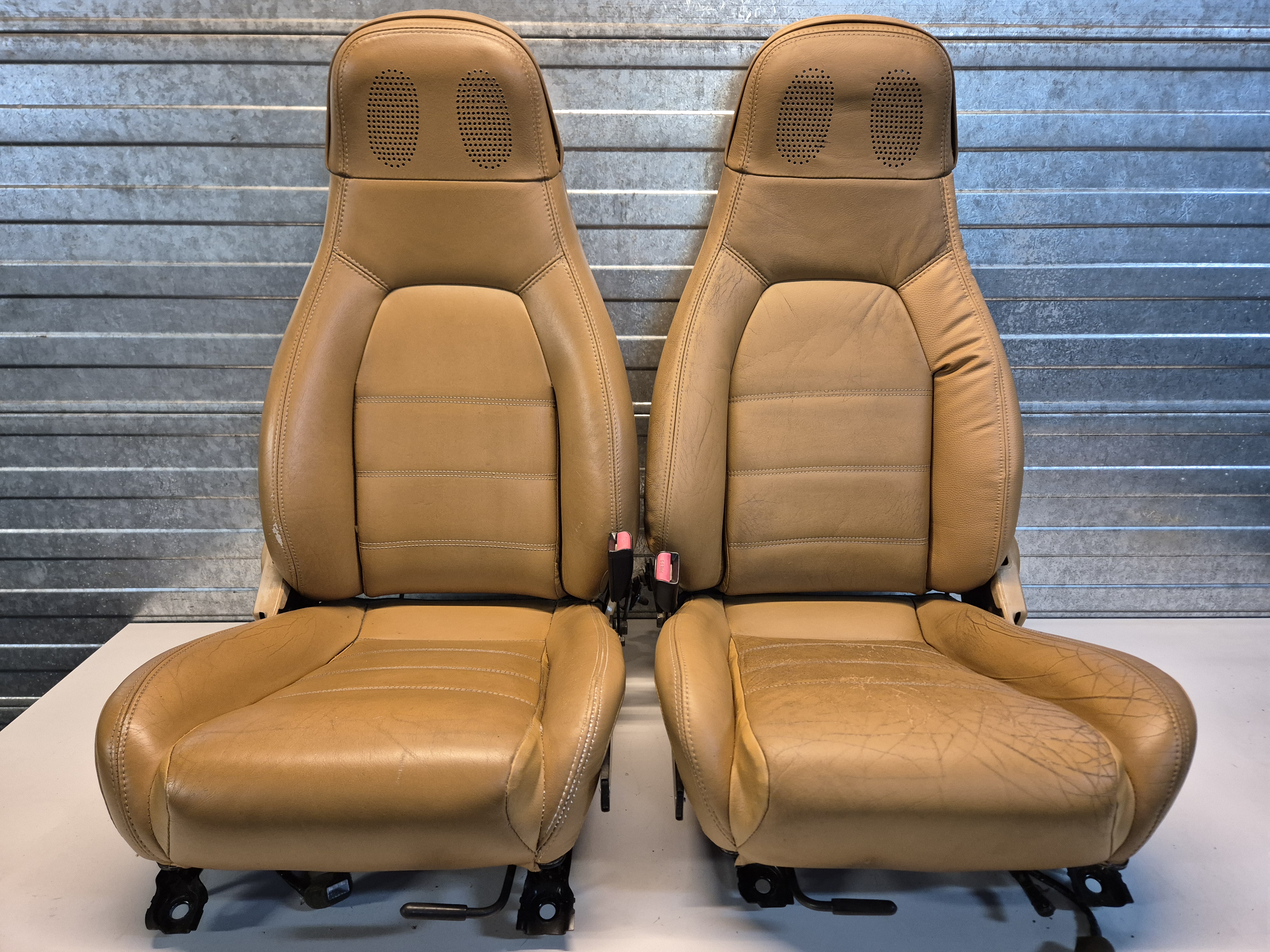 Gereserveerd = Set Stoelen leder TAN (1) voor een Mazda MX-5 NA