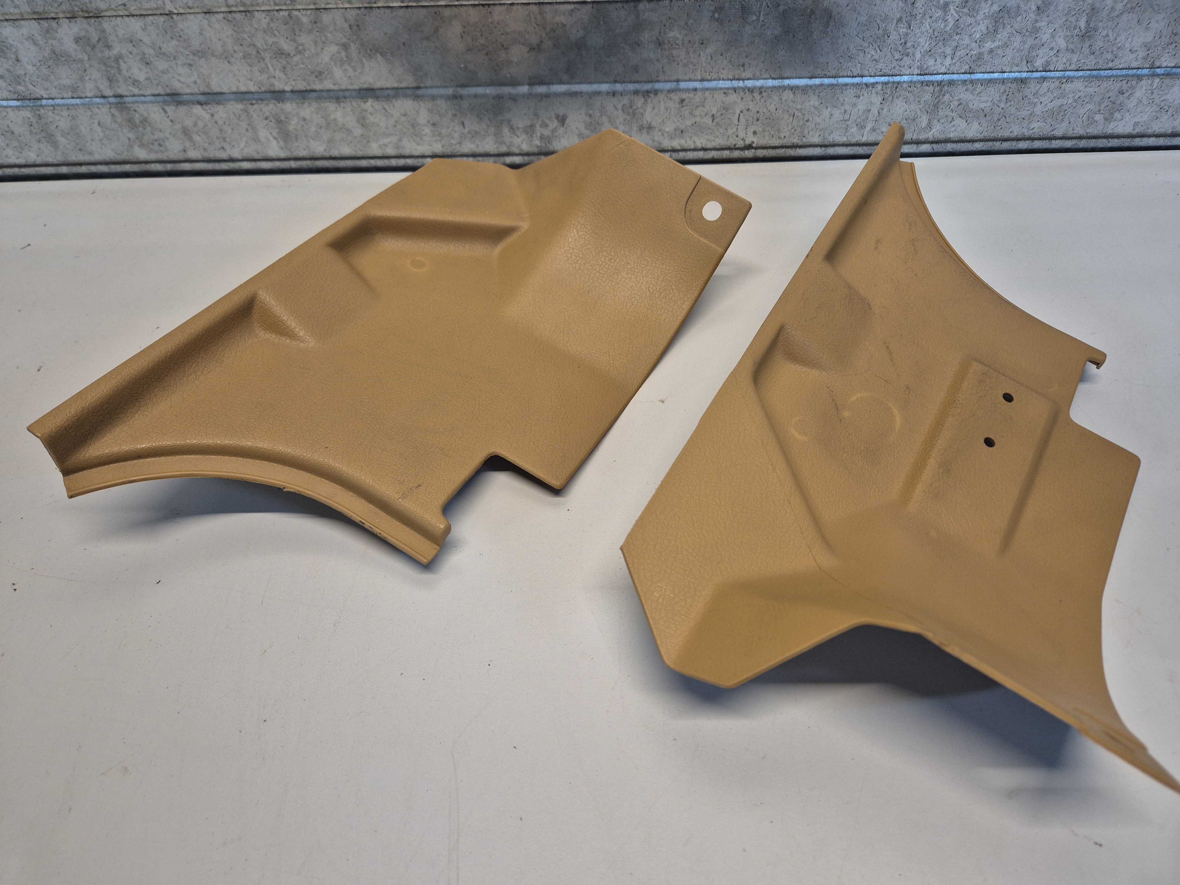 Setje Zijkappen Kunststof TAN (bij je voeten) gebruikt voor de Mazda MX-5  NA