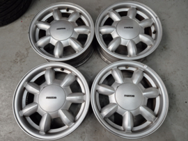 Verkocht = Set 4x Bolletjes Velg met naafkapje zonder band voor de Mazda MX-5 NA