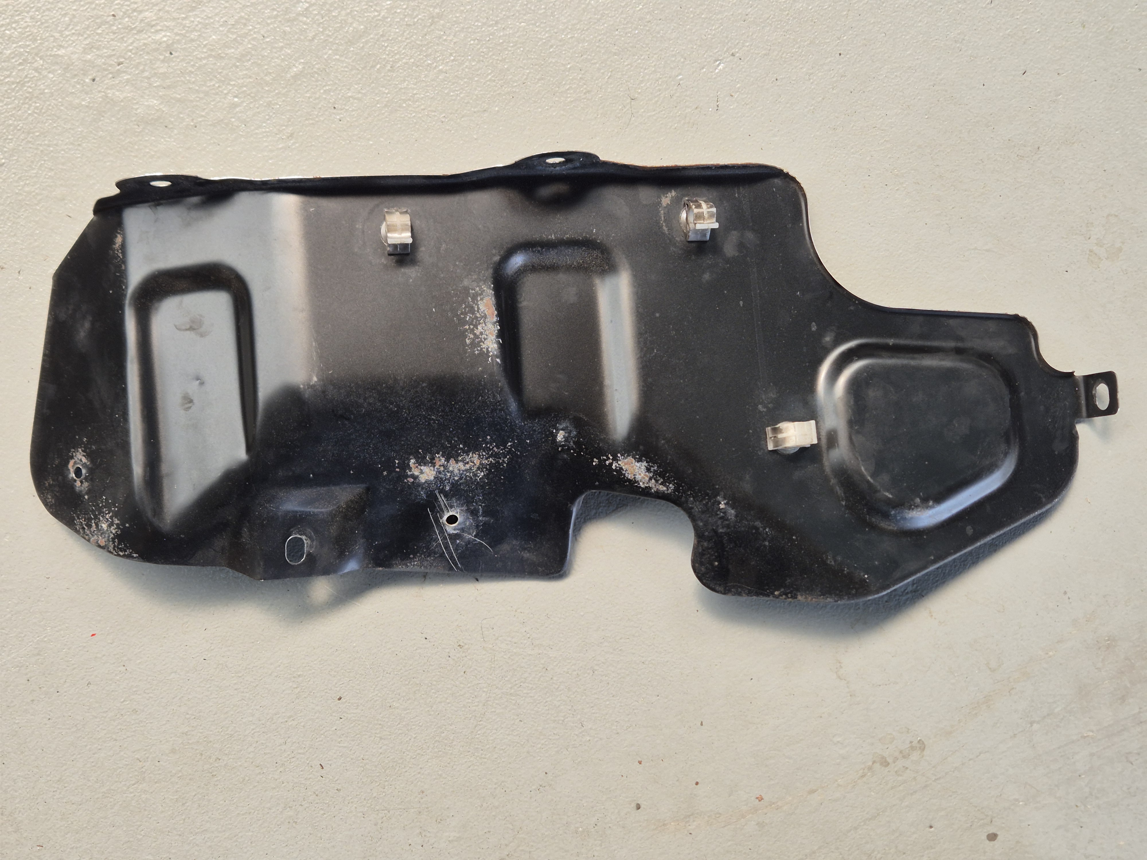 Beschermplaat voor de benzine vulslang gebruikt voor de Mazda MX-5 NA 1.8