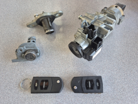 Gebruikt compleet Slotenset met 2 sleutels voor de Mazda MX-5 NC  met softtop