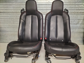 Set Stoelen Zwart Leder met rood stiksel voor de Mazda MX-5 NC