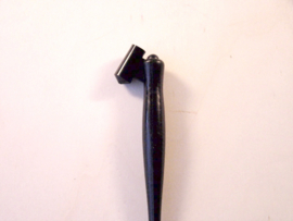 Oblique pen holder