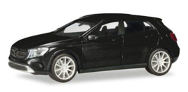 Mercedes Benz GLA, zwart metallic