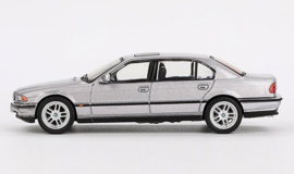 BMW 750 IL (E38) '00, zilver metallic