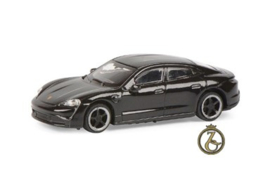 Porsche Taycan turbo S, zwart