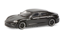 Porsche Taycan turbo S, zwart