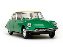 Citroën DS19 green with creme roof