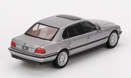 BMW 750 IL (E38) '00, zilver metallic