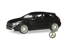 Mercedes Benz GLA, zwart metallic