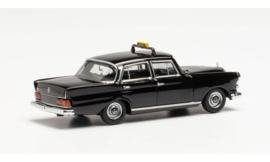 Mercedes Benz 200 Heckflosse, Taxi
