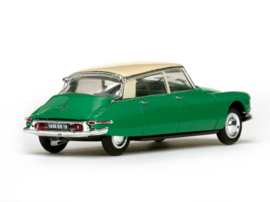 Citroën DS19 green with creme roof
