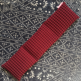Dark red / bordeaux