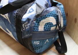 Duffel tas, duffle bag van oud windsurfzeil.