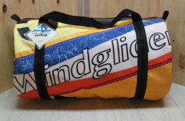 Duffel tas, duffle bag van oud windsurfzeil.