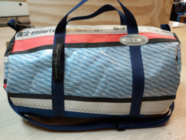 Duffel tas, duffle bag van oud windsurfzeil, windsurf zeilzak.