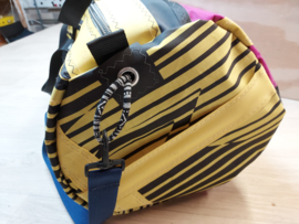 Duffel tas, duffle bag van oud windsurfzeil, windsurf zeilzak.