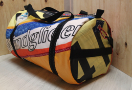 Duffel tas, duffle bag van oud windsurfzeil.