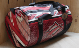 Duffel tas, duffle bag van oud windsurfzeil.