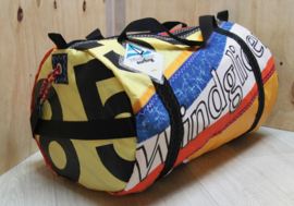 Duffel tas, duffle bag van oud windsurfzeil.