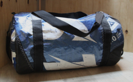 Duffel tas, duffle bag van oud windsurfzeil.