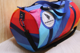 Duffel tas, duffle bag van oud windsurfzeil.