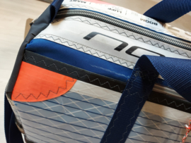 Duffel tas, duffle bag van oud windsurfzeil, windsurf zeilzak.