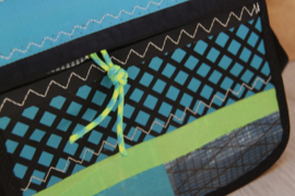 Schoudertas oud surf zeil