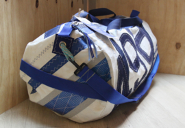 Duffel tas, duffle bag van oud jachtzeil.