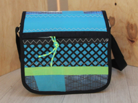 Schoudertas oud surf zeil