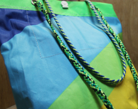Shopper gemaakt van een oud windsurf zeil