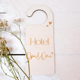 Deurhanger - Hotel opa en oma