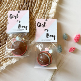 Chocolate bomb with marshmallows - Gender reveal girl