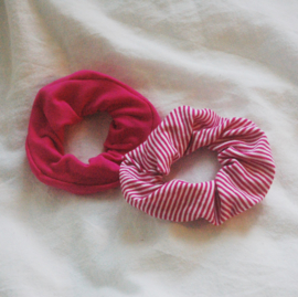 set 2 scrunchies dark pink + stripes dark pink/white