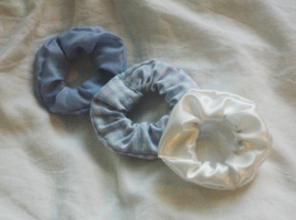 set 3 scrunchies light blue + gingham white/light blue + white