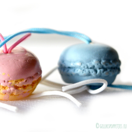 Roze en blauwe geluksmacarons per 50 stuks