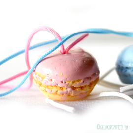 Roze en blauwe geluksmacarons per 50 stuks