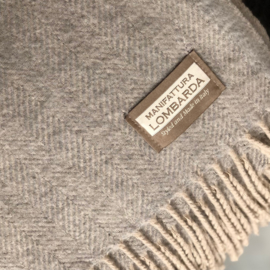 Lichtgrijze plaid met wol van Lombarda