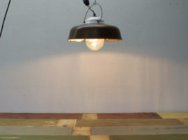 Mooie oude industriële hanglamp