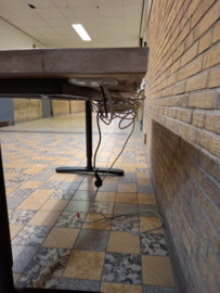 Bureau gemaakt van oude grenen wagondelen