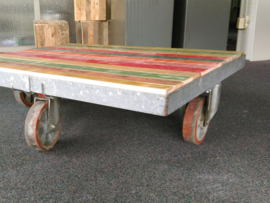 Salontafels van gerecycled hout